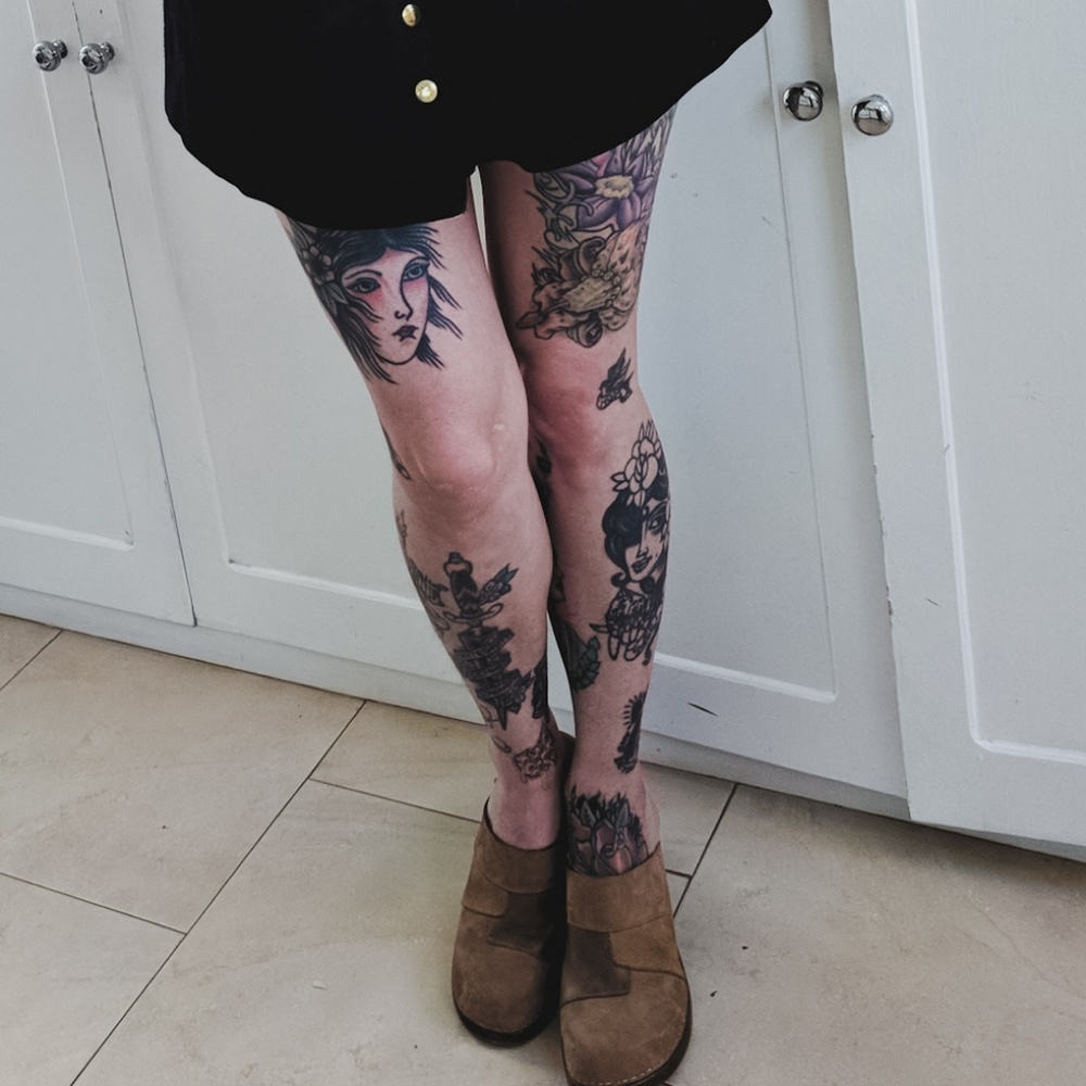 Size 7 woman's 1990's style clogs